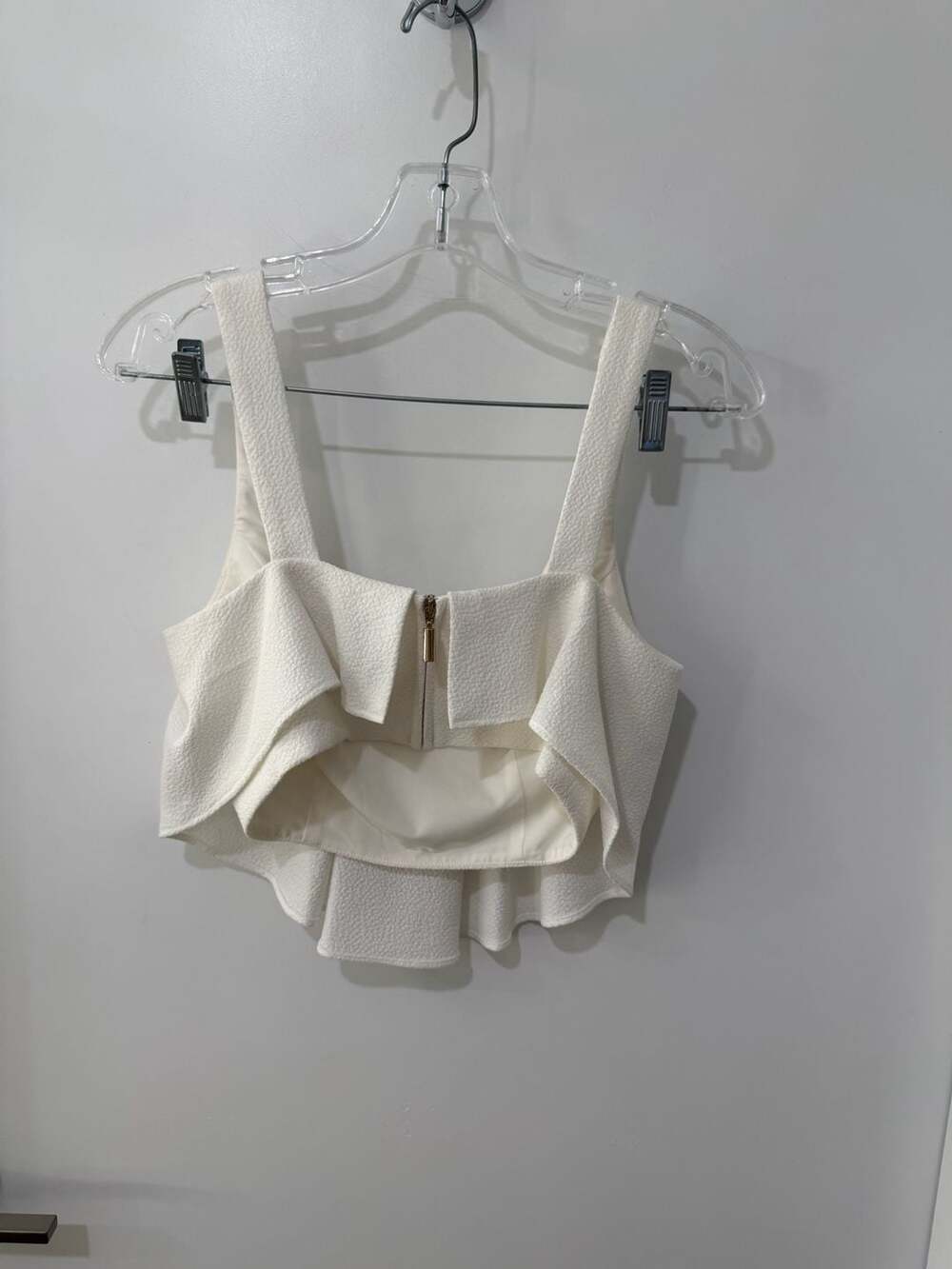 Black Halo White Textured Crepe Ruffle Crop Top Size 2